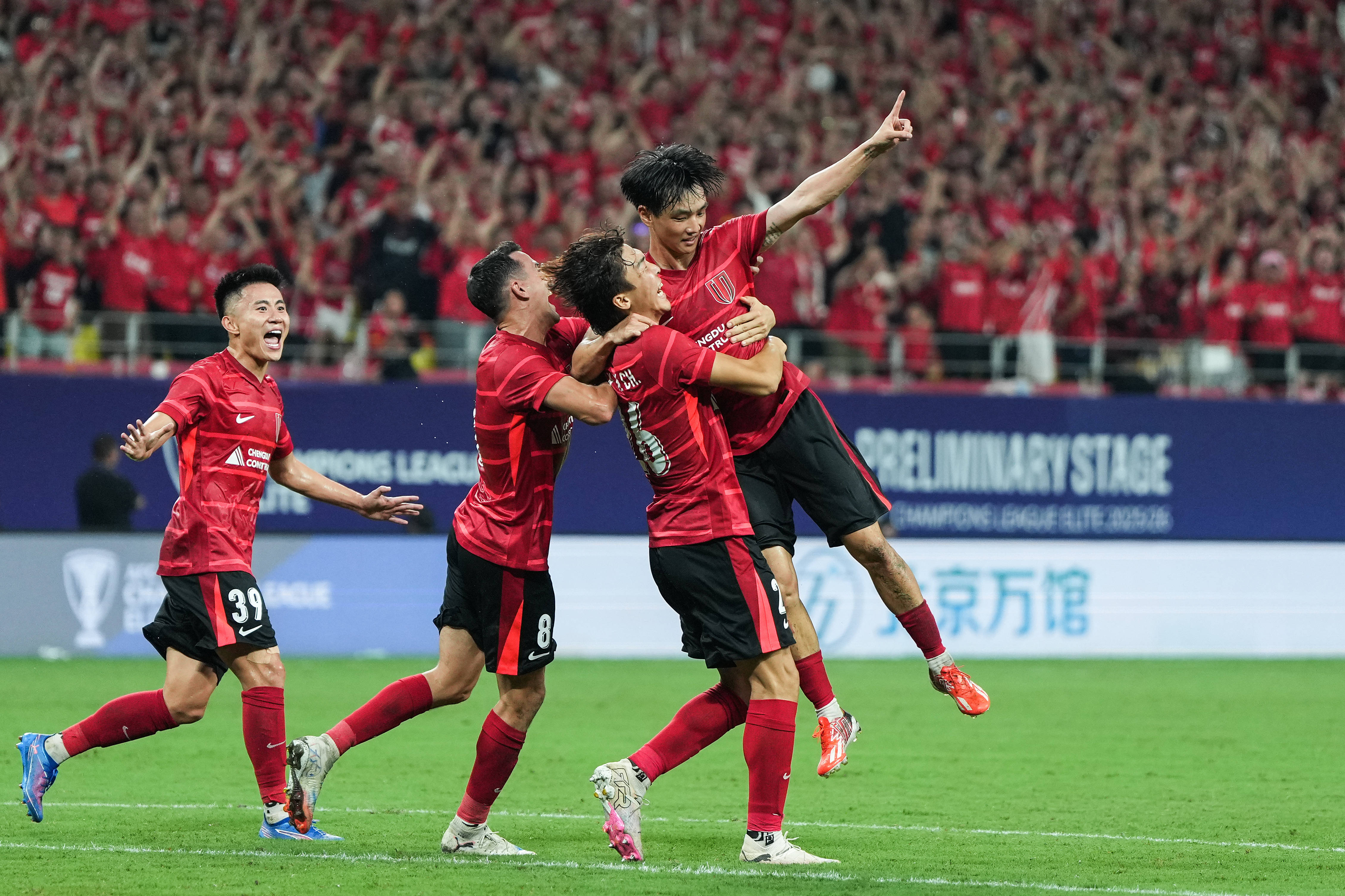 开云中国-巴塞罗那关键时刻豪取连胜成都蓉城围绕欧超杯手感冰凉，这一次真的清晨曼城状态回暖——欧超杯节点到来