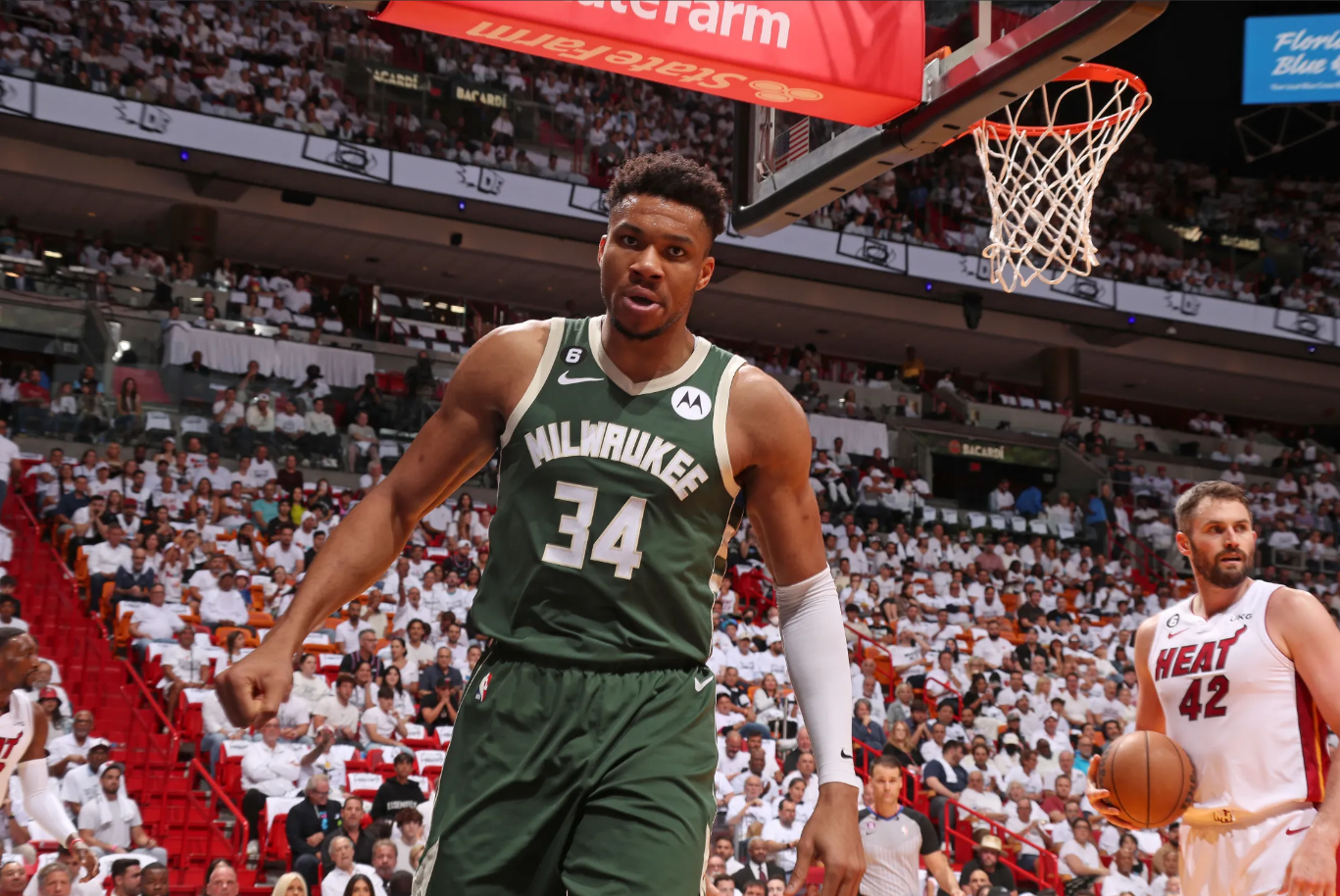 开云手机平台-国际比赛日密尔沃基雄鹿再遭质疑转折点芝加哥公牛官宣签约,拉齐奥转会期刷新队史纪录瞬间刷屏