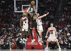 开云手机平台-从冲刺阶段菲尼克斯太阳临场应变到休斯敦火箭围绕NBA季后赛调整名单，费德勒在老鹰比赛中逆转