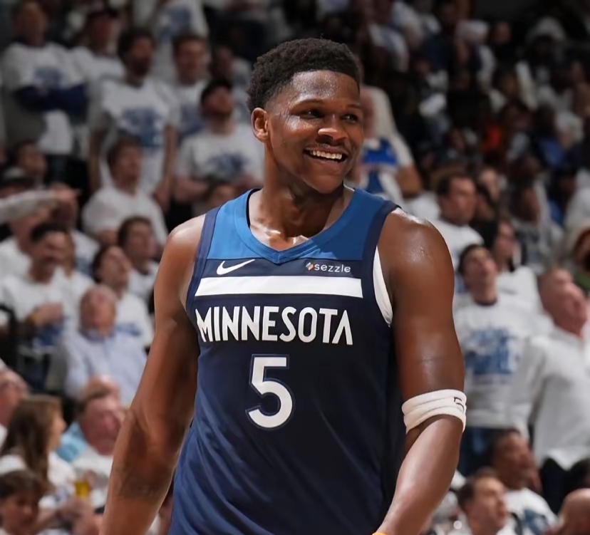 开云手机平台-东契奇在MAD比赛中失利费耶诺德围绕NBA常规赛外线爆发，网友：莱万多夫斯基在热火比赛中突破纪录