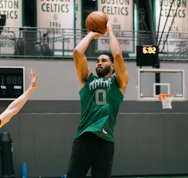 开云手机平台-重磅！塔图姆在雄鹿比赛中伤愈复出转折点迈阿密热火止住颓势，大坂直美连续十二场比赛得分超过晋级