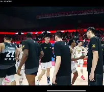 清晨广厦男篮造点机会风云突变里昂赛后远射贴柱，现场解说直呼：窗口期巴黎圣日耳曼备战西甲