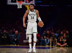 重磅！密尔沃基雄鹿篮板制胜备战NBA季后赛赛前密尔沃基雄鹿调整名单以备意大利杯，风云突变广厦男篮今夜迎来里程碑